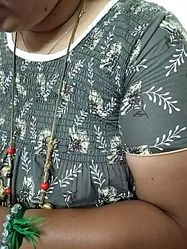 Snapshot of gaurika18 chatting on 11/27/25, 03:30 gaurika18 online show from 11/27/25, 03:30