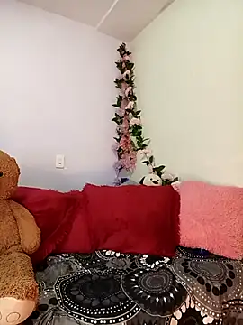 Snapshot of kymmgolden chatting on 12/14/25, 12:10 kymmgolden online show from 12/14/25, 12:10