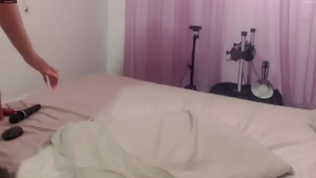 Snapshot of Victoria_Luxe chatting on 02/20/25, 12:36 Victoria Luxe online show from 02/20/25, 12:36