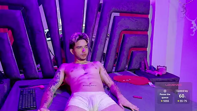 AliceandMax online show from 03/21/25, 06:29