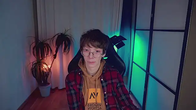 Snapshot of TommieH chatting on 01/19/25, 05:48 TommieH online show from 01/19/25, 05:48