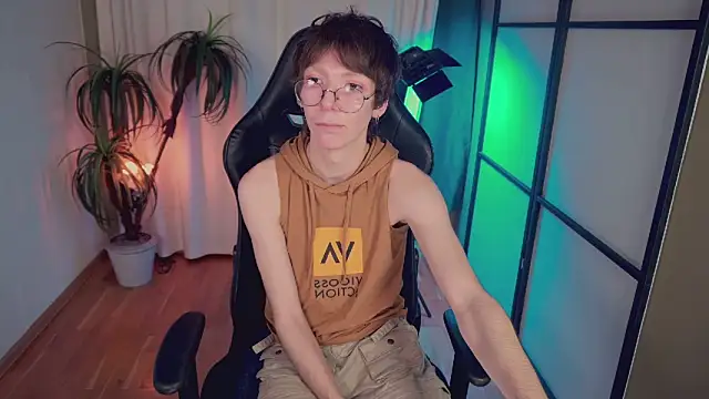 Snapshot of TommieH chatting on 01/19/25, 11:56 TommieH online show from 01/19/25, 11:56