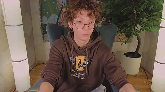 Snapshot of TommieH chatting on 02/28/25, 05:26 TommieH online show from 02/28/25, 05:26