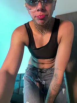 Snapshot of _PhillipBrown chatting on 07/17/26, 12:56 PhillipBrown online show from 07/17/26, 12:56