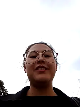 lara moon25 online show from 12/12/24, 09:37