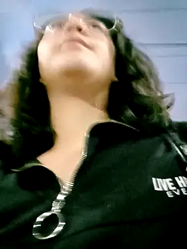 lara moon25 online show from 12/29/24, 11:18