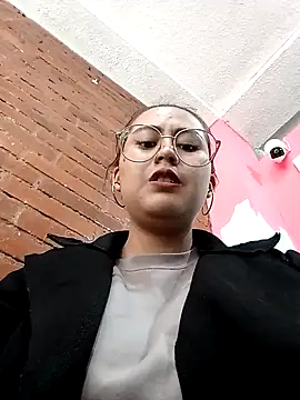 lara moon25 online show from 12/30/24, 06:16