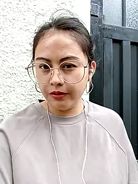 lara moon25 online show from 01/05/25, 05:20