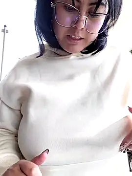 lara moon25 online show from 11/04/25, 08:19