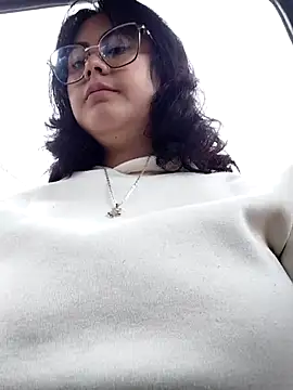 lara moon25 online show from 11/13/25, 06:51