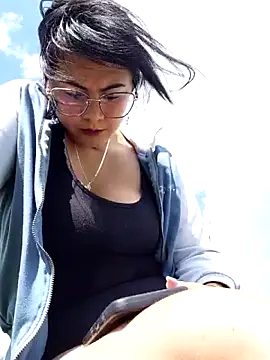 lara moon25 online show from 11/22/25, 07:13