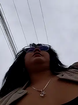 lara moon25 online show from 11/27/25, 07:38