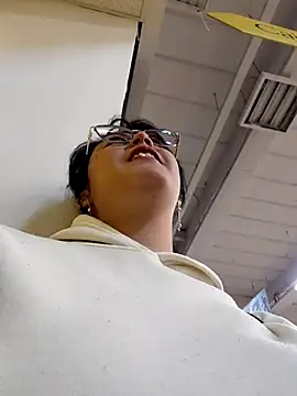 lara moon25 online show from 12/01/25, 07:30