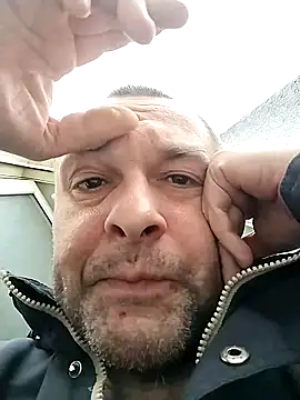 Snapshot of Andrzej-M chatting on 11/12/25, 11:54 Andrzej-M online show from 11/12/25, 11:54