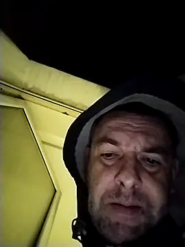 Snapshot of Andrzej-M chatting on 11/12/25, 11:58 Andrzej-M online show from 11/12/25, 11:58