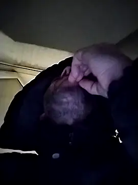 Snapshot of Andrzej-M chatting on 11/16/25, 07:08 Andrzej-M online show from 11/16/25, 07:08