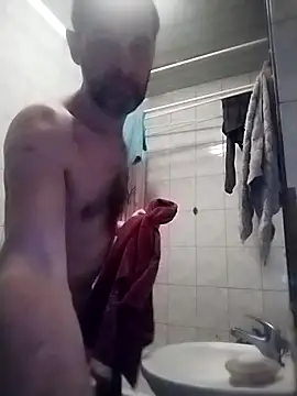 Snapshot of Andrzej-M chatting on 03/07/26, 05:10 Andrzej-M online show from 03/07/26, 05:10