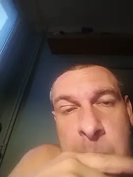 Snapshot of Andrzej-M chatting on 05/16/26, 06:39 Andrzej-M online show from 05/16/26, 06:39