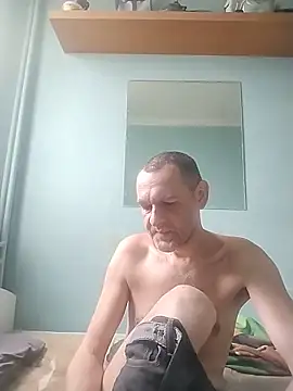 Snapshot of Andrzej-M chatting on 05/17/26, 06:44 Andrzej-M online show from 05/17/26, 06:44