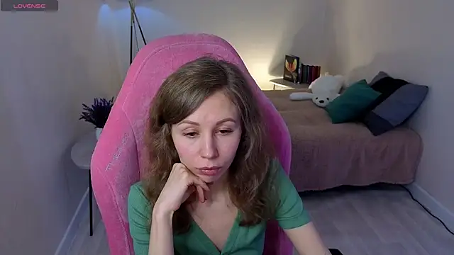 Snapshot of Lill_Mary chatting on 02/16/25, 06:43 Lill Mary online show from 02/16/25, 06:43