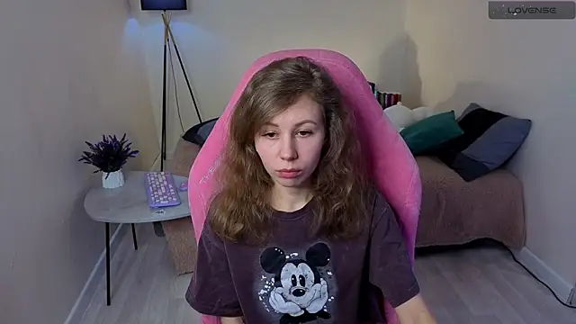 Snapshot of Lill_Mary chatting on 02/19/25, 06:00 Lill Mary online show from 02/19/25, 06:00