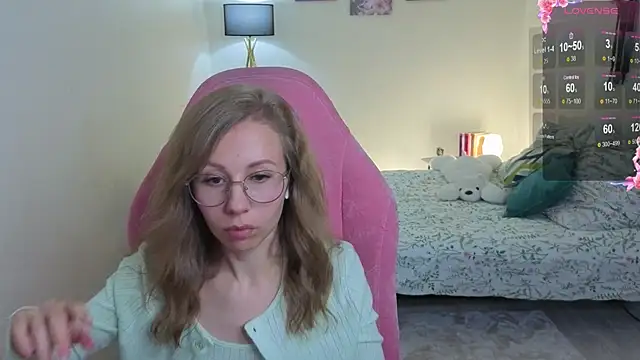 Snapshot of Lill_Mary chatting on 09/22/25, 03:30 Lill Mary online show from 09/22/25, 03:30