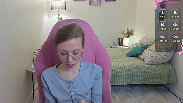 Snapshot of Lill_Mary chatting on 10/20/25, 02:23 Lill Mary online show from 10/20/25, 02:23