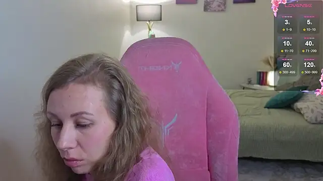 Snapshot of Lill_Mary chatting on 10/21/25, 12:33 Lill Mary online show from 10/21/25, 12:33