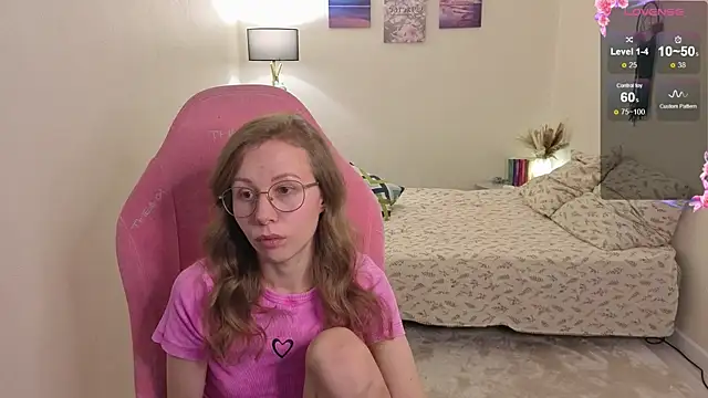 Snapshot of Lill_Mary chatting on 11/17/25, 04:07 Lill Mary online show from 11/17/25, 04:07