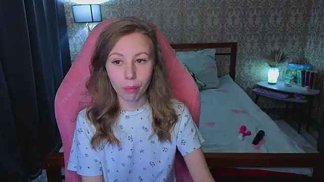 Snapshot of Lill_Mary chatting on 12/14/25, 02:50 Lill Mary online show from 12/14/25, 02:50