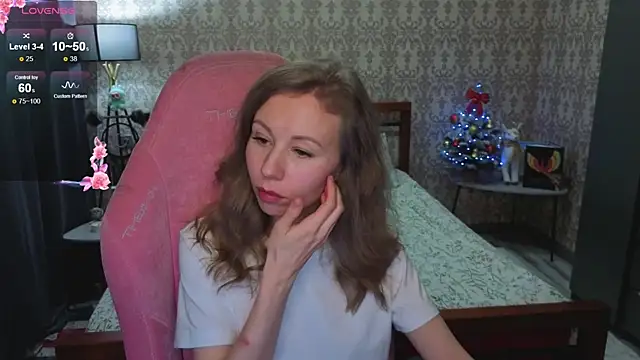 Snapshot of Lill_Mary chatting on 12/23/25, 02:42 Lill Mary online show from 12/23/25, 02:42