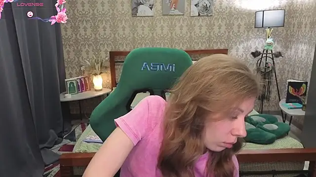 Snapshot of Lill_Mary chatting on 03/06/26, 03:47 Lill Mary online show from 03/06/26, 03:47