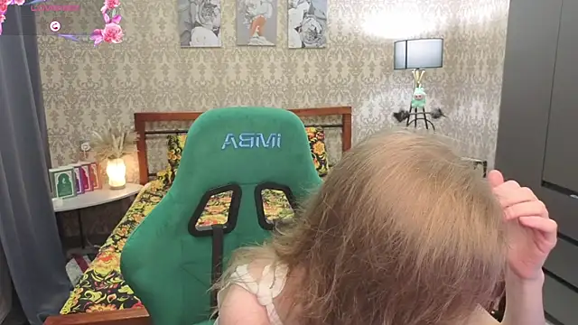 Snapshot of Lill_Mary chatting on 03/13/26, 01:45 Lill Mary online show from 03/13/26, 01:45