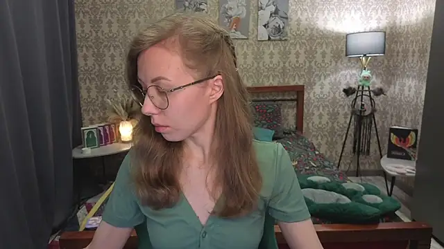 Snapshot of Lill_Mary chatting on 03/23/26, 03:21 Lill Mary online show from 03/23/26, 03:21