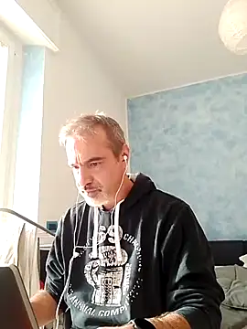 Snapshot of Marcolino183 chatting on 12/13/24, 11:23 Marcolino183 online show from 12/13/24, 11:23