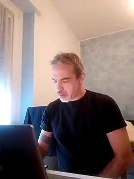 Snapshot of Marcolino183 chatting on 12/24/24, 02:54 Marcolino183 online show from 12/24/24, 02:54