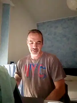 Snapshot of Marcolino183 chatting on 01/07/25, 02:41 Marcolino183 online show from 01/07/25, 02:41