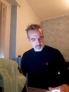 Snapshot of Marcolino183 chatting on 01/08/25, 03:28 Marcolino183 online show from 01/08/25, 03:28