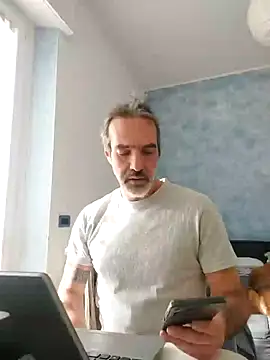 Snapshot of Marcolino183 chatting on 01/13/25, 10:47 Marcolino183 online show from 01/13/25, 10:47