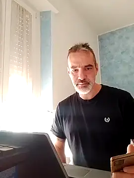 Snapshot of Marcolino183 chatting on 02/05/25, 09:25 Marcolino183 online show from 02/05/25, 09:25