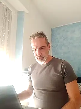 Snapshot of Marcolino183 chatting on 02/06/25, 11:21 Marcolino183 online show from 02/06/25, 11:21