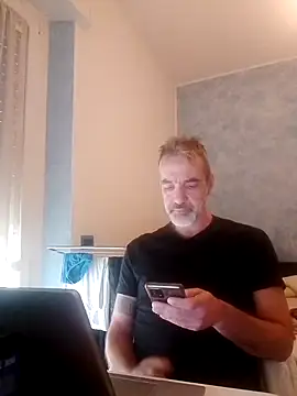 Snapshot of Marcolino183 chatting on 02/13/25, 10:34 Marcolino183 online show from 02/13/25, 10:34