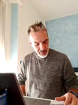 Snapshot of Marcolino183 chatting on 02/21/25, 11:33 Marcolino183 online show from 02/21/25, 11:33