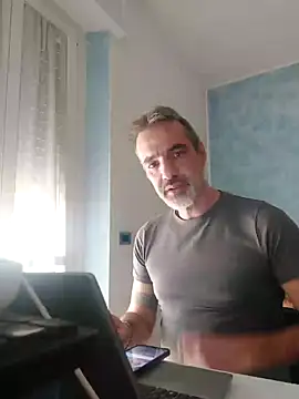 Snapshot of Marcolino183 chatting on 03/06/25, 03:13 Marcolino183 online show from 03/06/25, 03:13