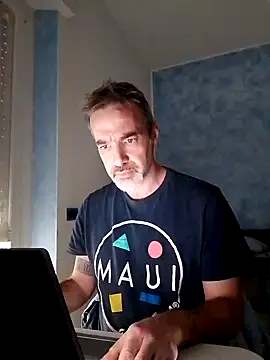 Snapshot of Marcolino183 chatting on 03/10/25, 04:14 Marcolino183 online show from 03/10/25, 04:14