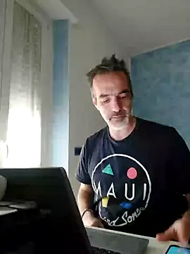 Snapshot of Marcolino183 chatting on 03/11/25, 02:40 Marcolino183 online show from 03/11/25, 02:40