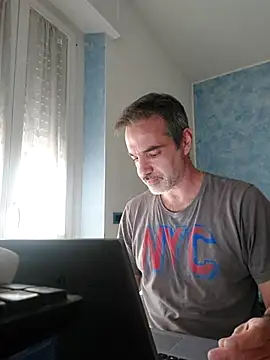 Snapshot of Marcolino183 chatting on 03/18/25, 09:09 Marcolino183 online show from 03/18/25, 09:09