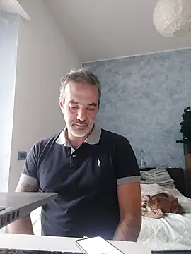 Snapshot of Marcolino183 chatting on 12/04/25, 08:23 Marcolino183 online show from 12/04/25, 08:23