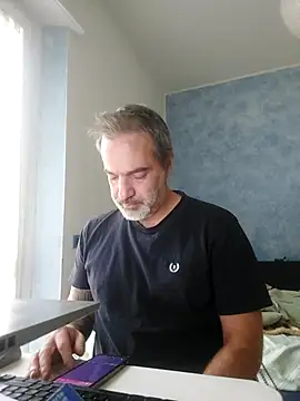 Snapshot of Marcolino183 chatting on 12/17/25, 08:20 Marcolino183 online show from 12/17/25, 08:20