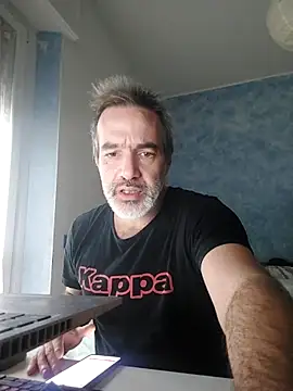 Snapshot of Marcolino183 chatting on 12/18/25, 08:42 Marcolino183 online show from 12/18/25, 08:42